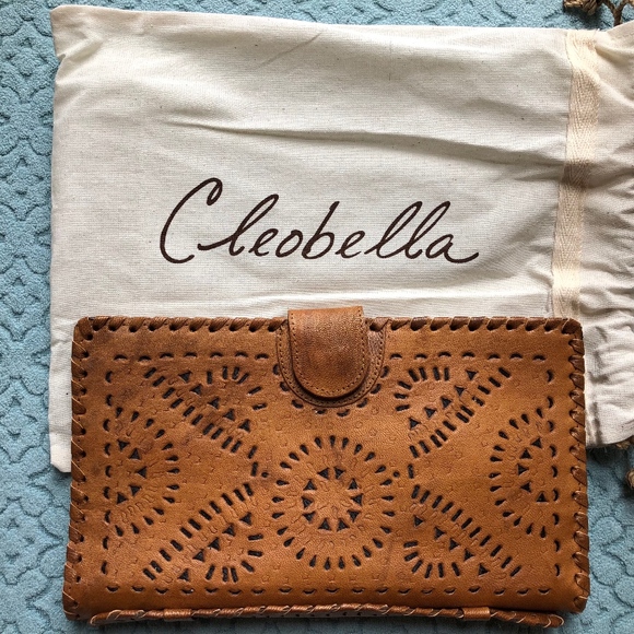 Cleobella Handbags - CLEOBELLA TAN LEATHER MEXICANA CLUTCH NWT
